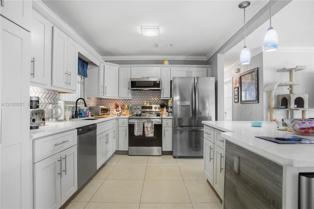 1228 SW 1st Ter, photo 4