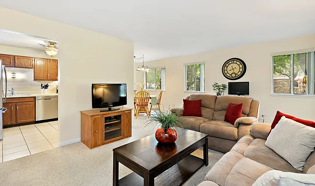 201 Maplebrook Ct #Z1 — Photo 3