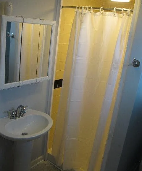 Lower level 3/4 bathroom