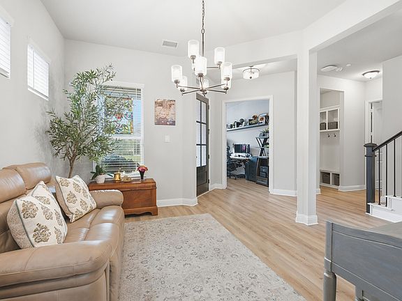 5th image of 313 Tate Ln