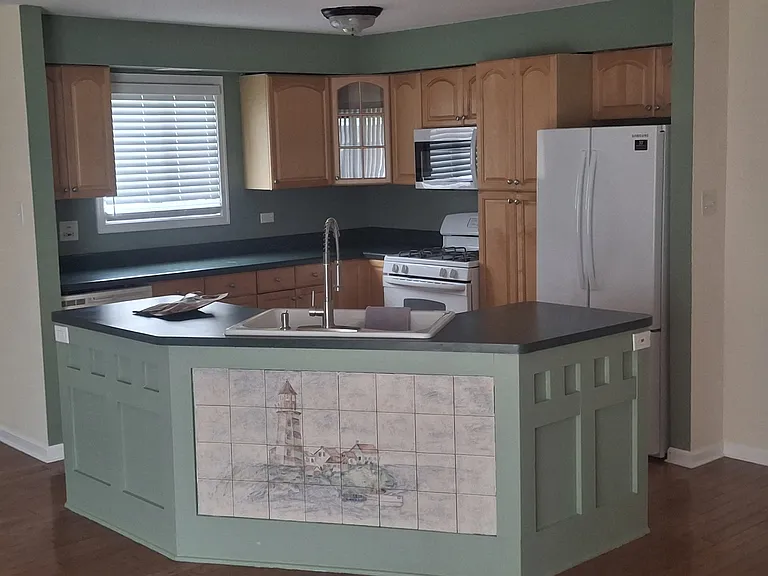 1096 Woonsocket Ct — Photo 3