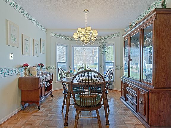 5th image of 205 Red Oak Ct