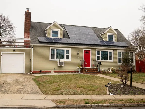 2 Circle Drive E, Baldwin, NY 11510