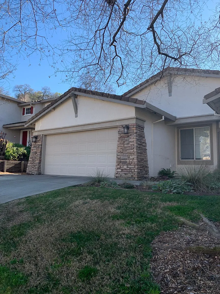 2876 Hillcrest Rd photo 1
