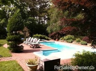 45 Potomac Ln, Sayville, NY 11782