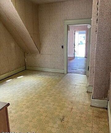 5th image of 406 E Brandeis Ave
