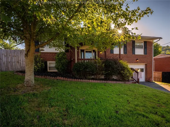 304 Caroline Dr, Hurricane, WV 25526