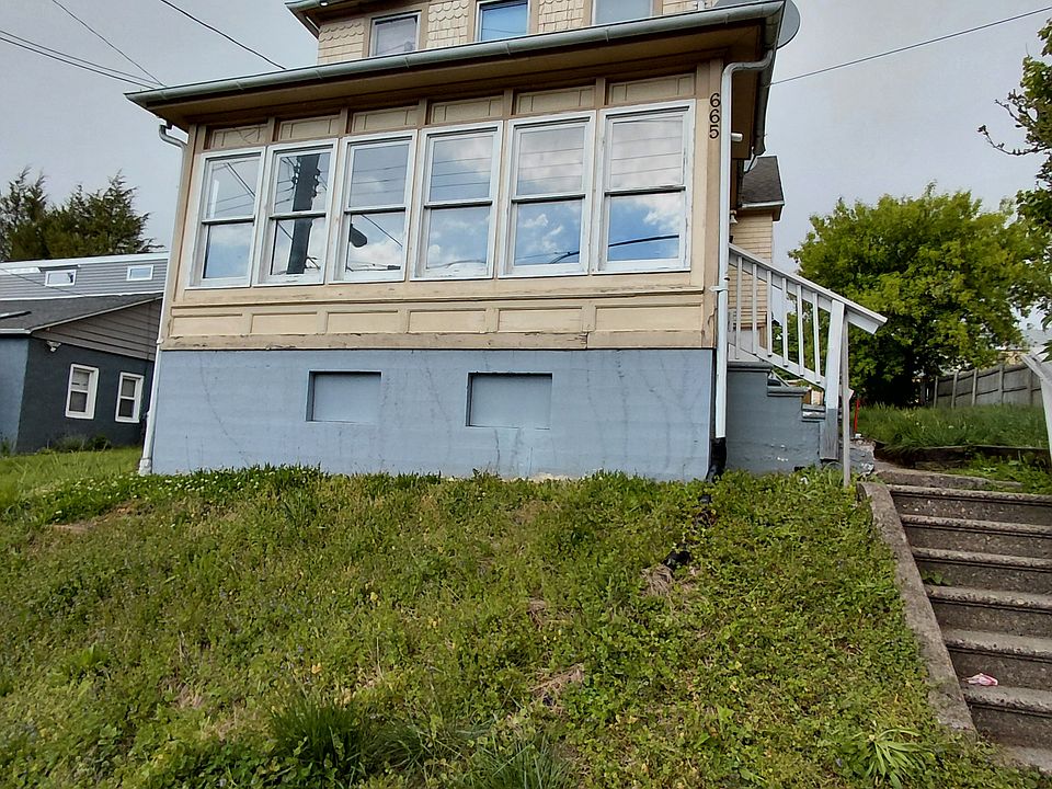 1st image of 665 Sayre Ave Unit A