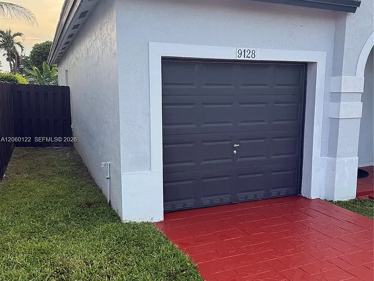 9128 SW 162nd Pl — Photo 2