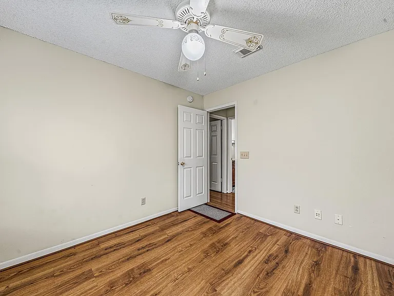 9915 Villa Verde Dr — Photo 13