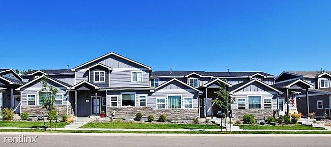 698 Finch Dr