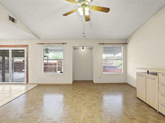 4th image of 1129 High Valley Dr