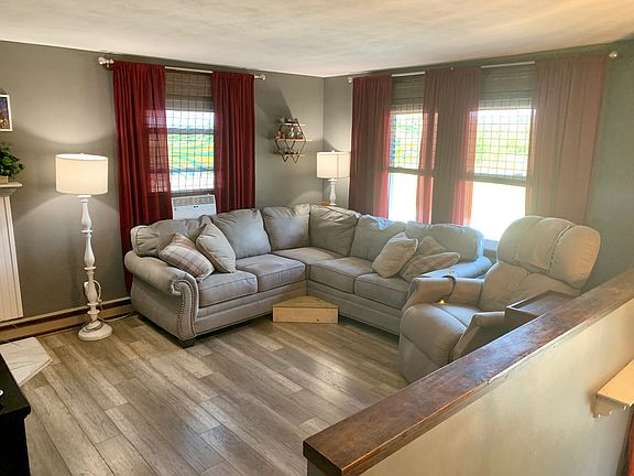 UL Living or Dining Room