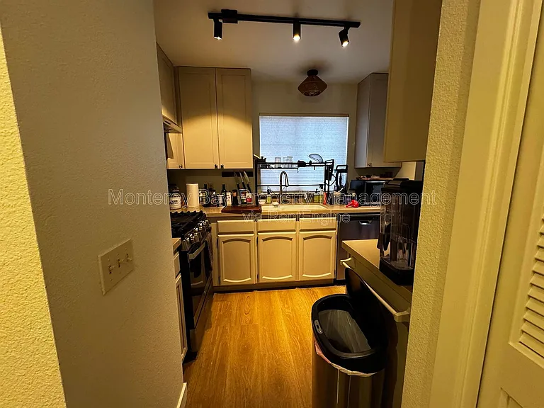 706 Crocker Ave — Photo 5