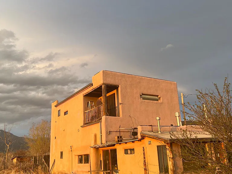 618 Nelson Ln — Photo 2