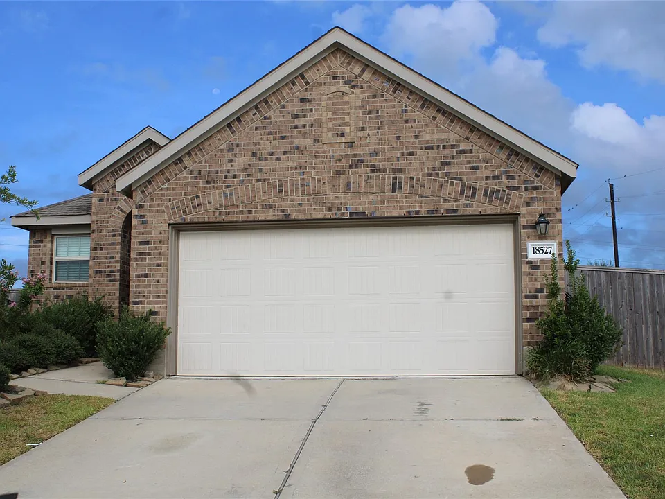 18527 Gold Hollow Ct