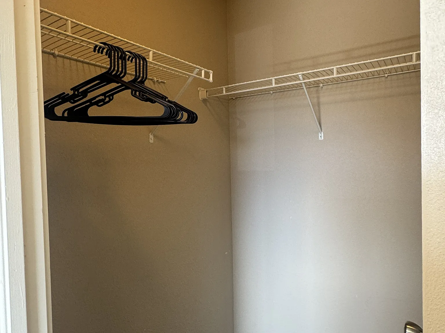 3 bed, 2266 sqft, $3,200 — Photo 4