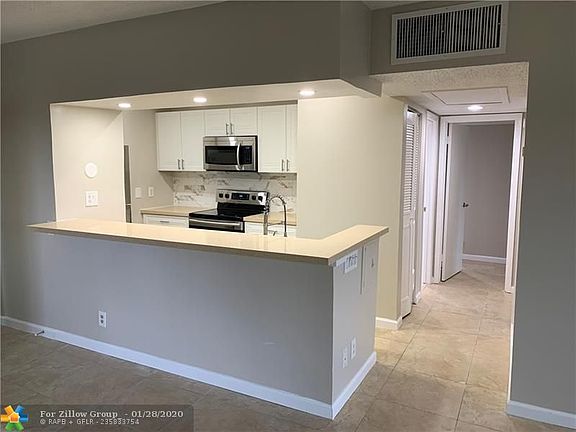 3rd image of 1407 NE 56th St APT 401