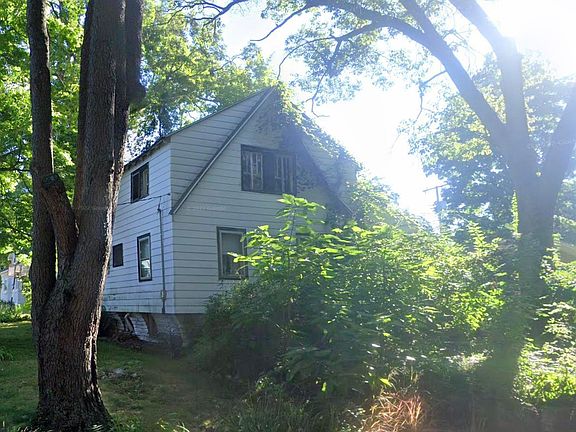 5th image of 209 Mineral Springs Ave