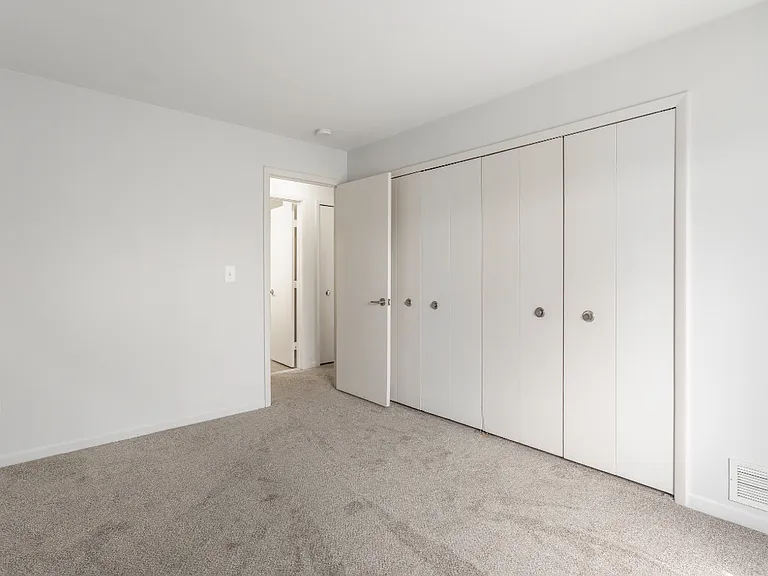 Pine Ridge Apartments - Southfield, MI — Photo 10
