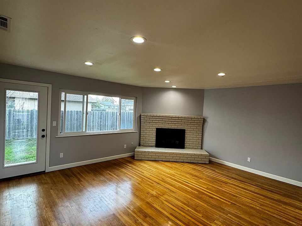 1st image of 833 Opal Cir