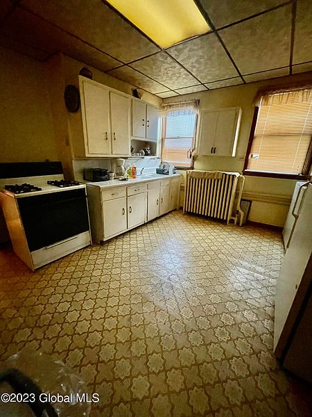 2nd image of 1233 6th Avenue