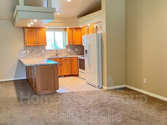 3rd image of 3751 E Silverwood Cir