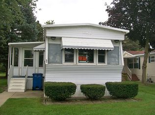 63 Menlo Park Dr, Belleville, MI 48111