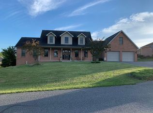 129 Zircon Dr, Chambersburg, PA 17202