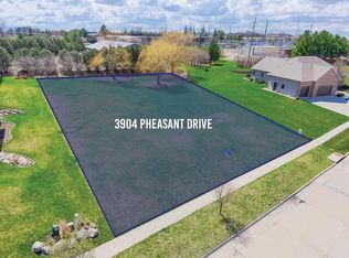3904 Pheasant Dr, Cedar Falls, IA 50613