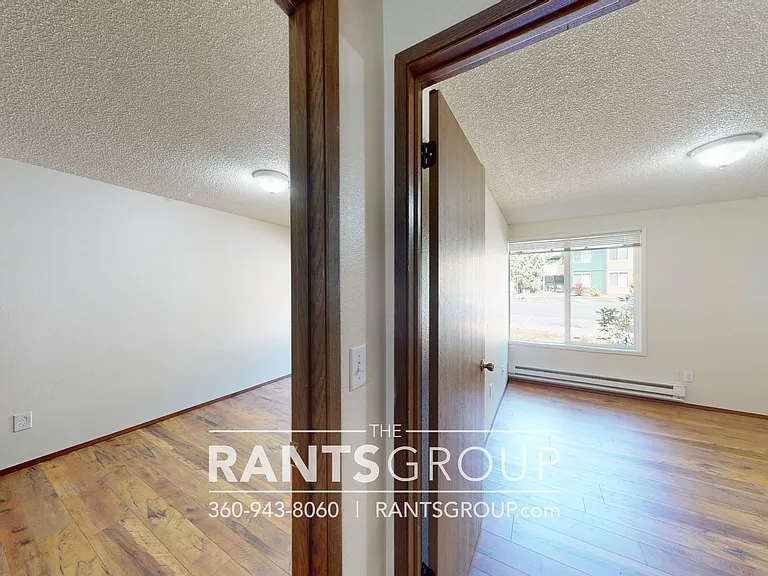 Lovely, wooded 2-bedroom apartment with a large private deck and in-unit washer & dryer! — Photo 40
