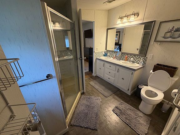 3rd image of 14 Pepper Dr
