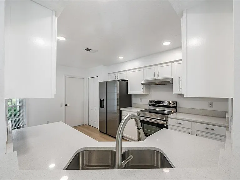 4208 Pine Isle Dr — Photo 13