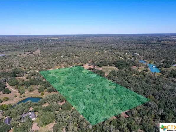 707 Crockett Dr, Victoria, TX 77905