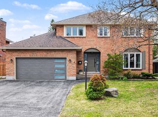 4 Pinecone Trl, Ottawa, ON K2S 1E1