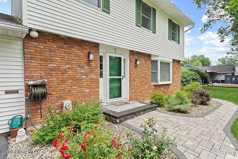 3rd image of 3 Iroquois Drive