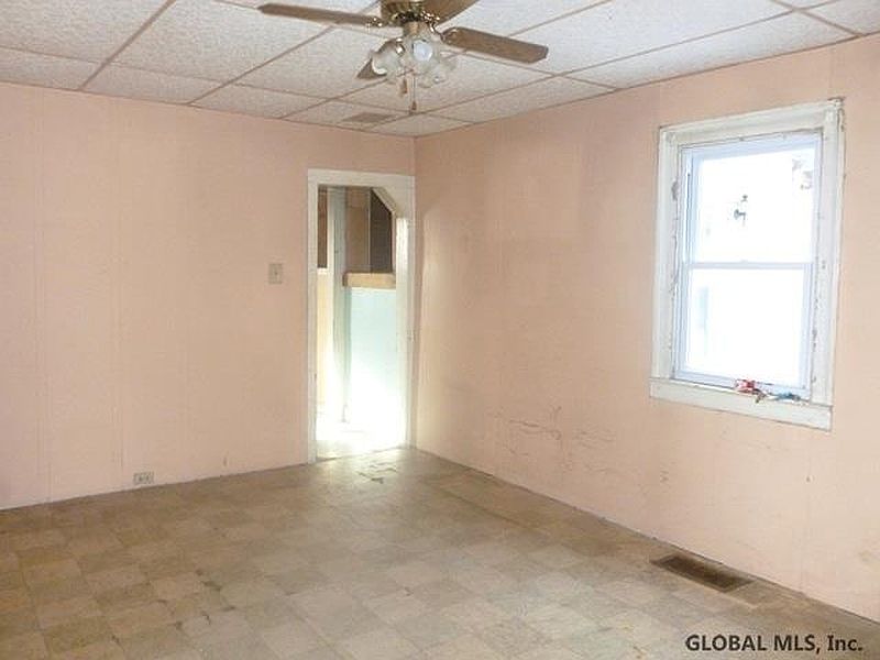 4th image of 433 ALBANY BUSH Road