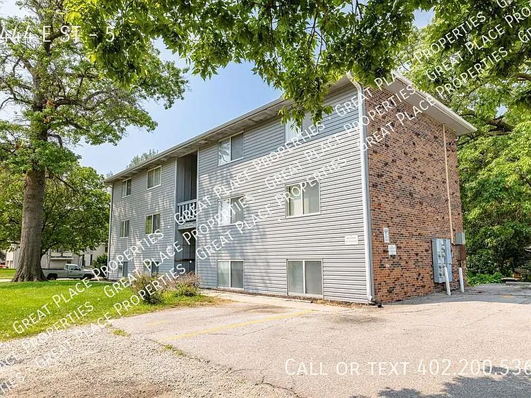 2444 E St #5 — Photo 4