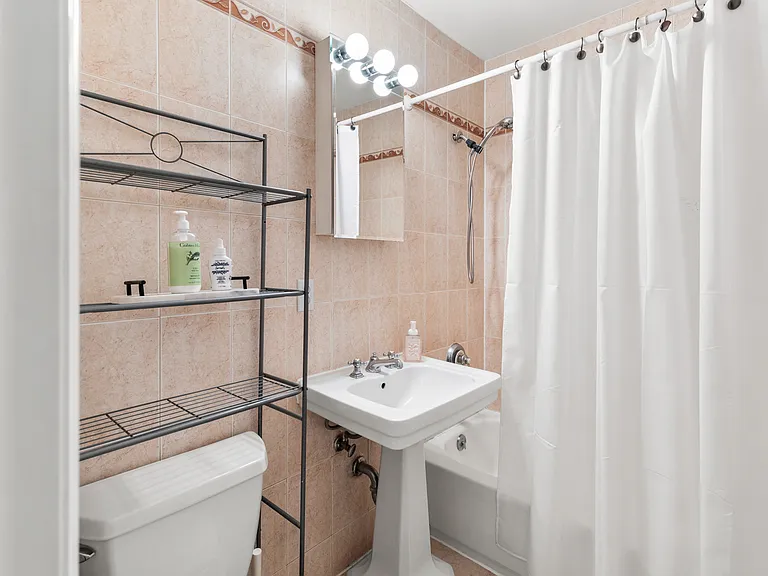 26 Layton Ave #27 — Photo 16