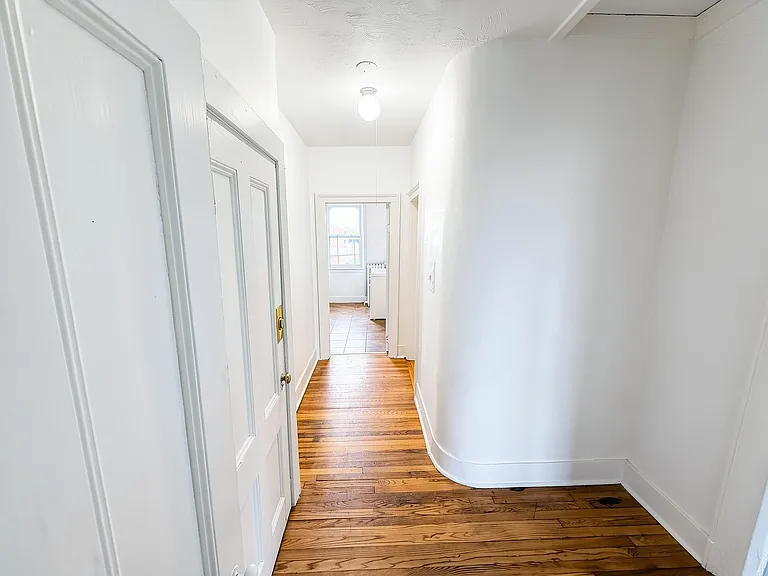 834 Warren St #6 — Photo 5