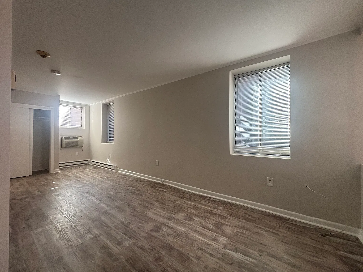 Studio, 302 sqft, $2,200 — Photo 3