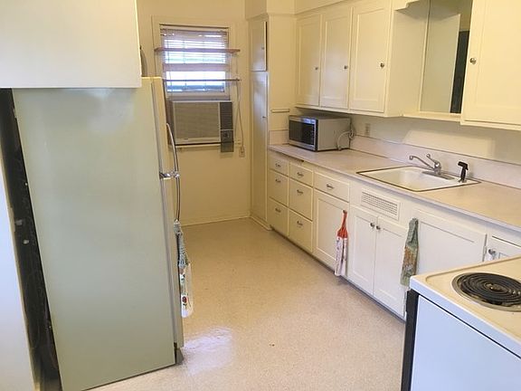 2nd image of 215 White St