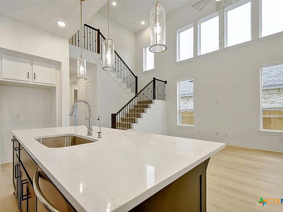5th image of 2836 Maximilian Ln