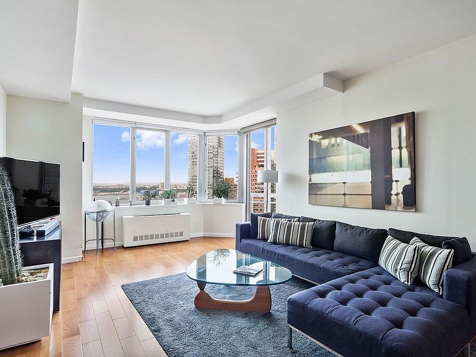 1st image of 500 W 43rd St
