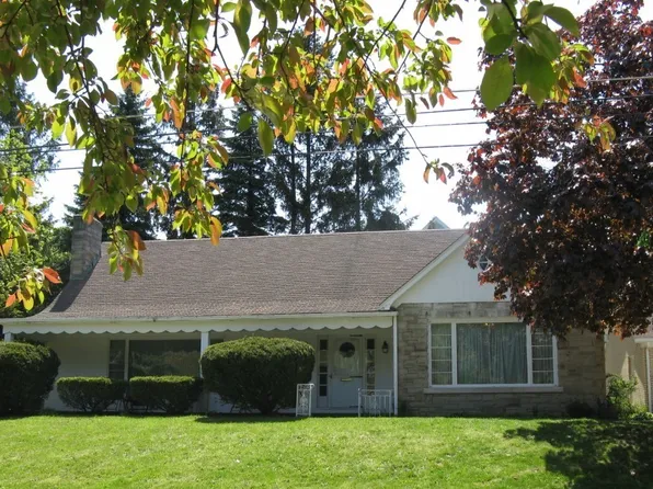 635 W Arlington Rd, Erie, PA 16509