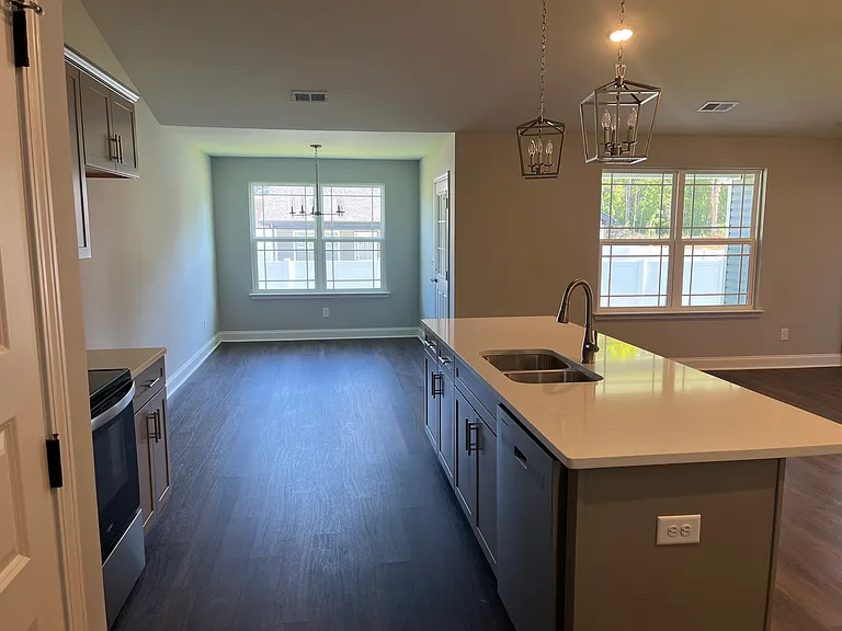 2114 Melanie Dr — Photo 4