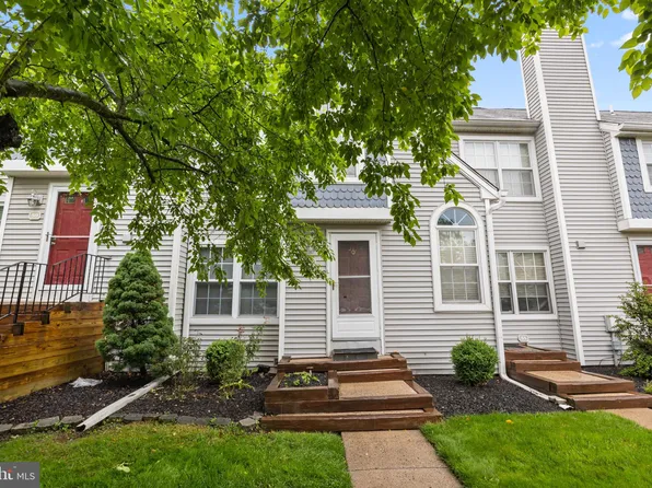 57 Black Watch Ct, Horsham, PA 19044