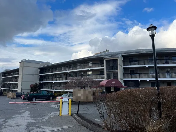 4 Marina Dr Unit 4F, Mahopac, NY 10541