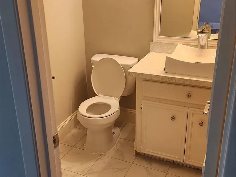 2127 Manor Green Dr — Photo 41
