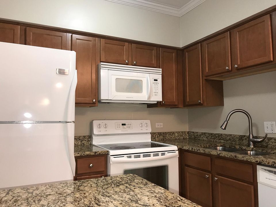 1st image of 580 Lawrence Ave APT 304